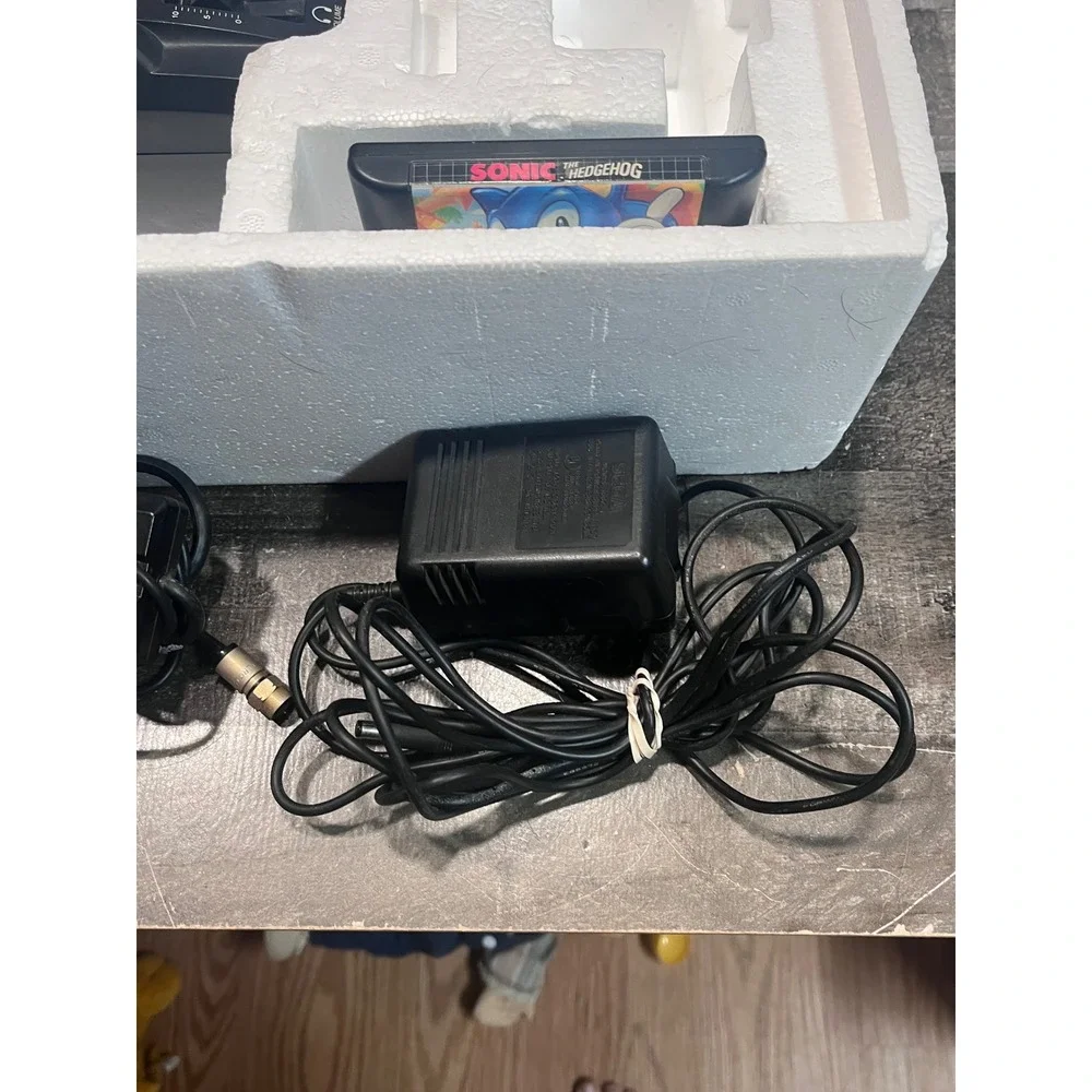 Sega Genesis Model 1601 Console Boxed High Definition Graphics Sonic 16-Bit